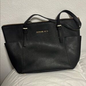 Michael Kors Black Tote Bag Sleek Minimalist Design
